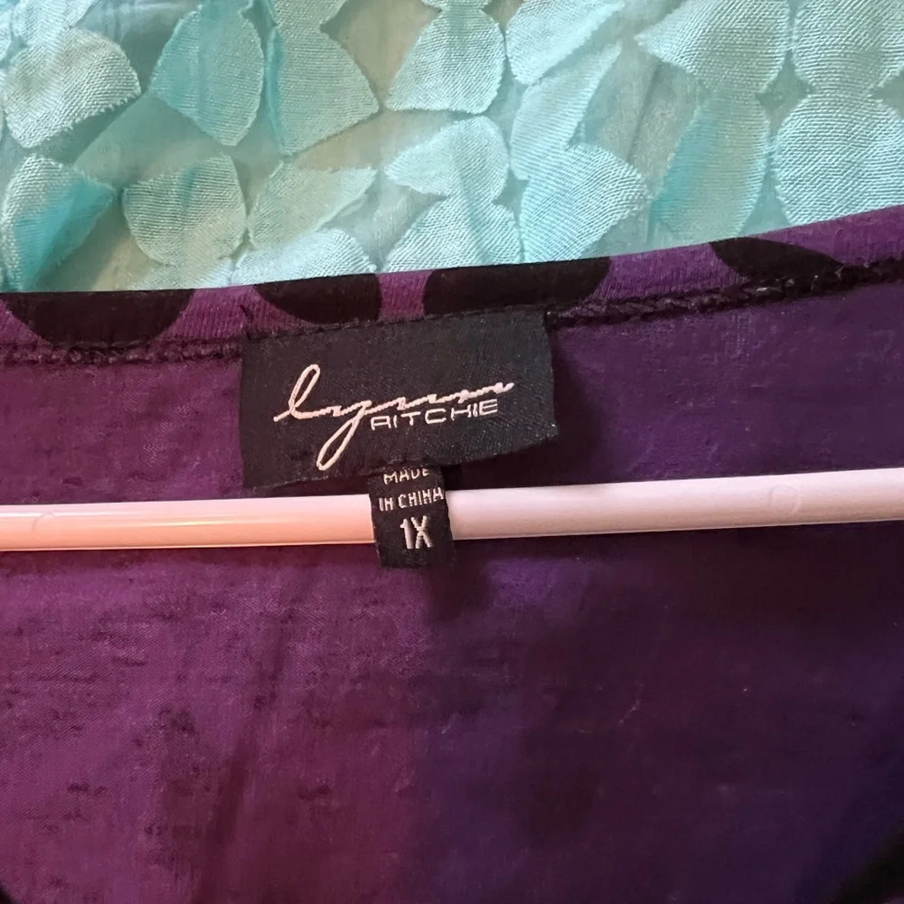 Purple and black top size 1X - Picture 3 of 3